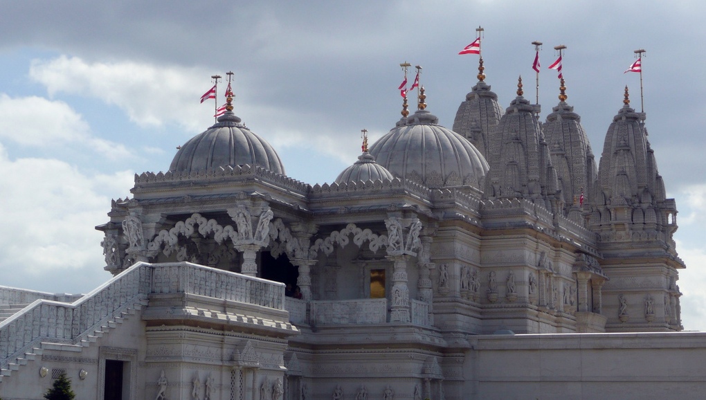 A travel scene in India? The Shri Swaminarayan Mandir a Hindu Temple in Neasden, north London. Image: Hindu Temple, Neasden, London by DavideGorla licensed under Creative Commons via flickr.